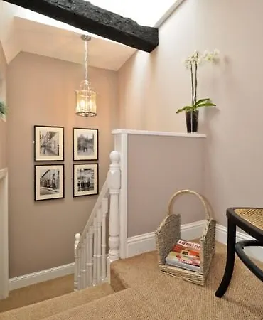 Otel 7 Cross Street 4*