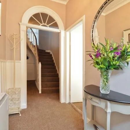 Hotel 7 Cross Street