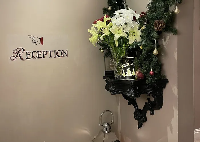 7 Cross Street Отель 4*