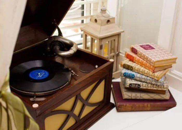 7 Cross Street Отель 4*