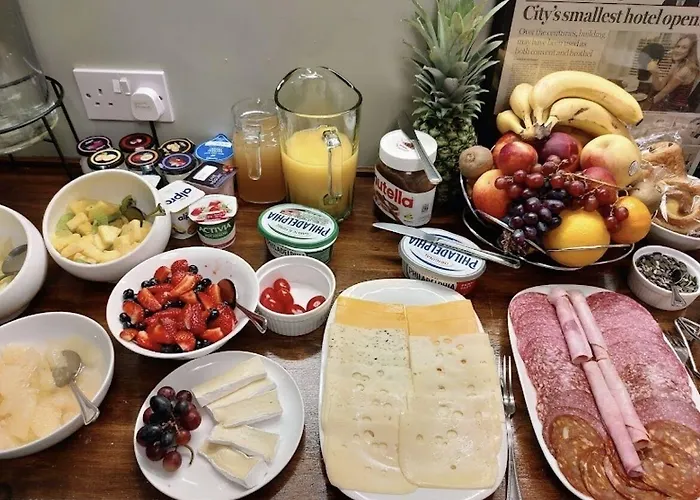 Отель 7 Cross Street