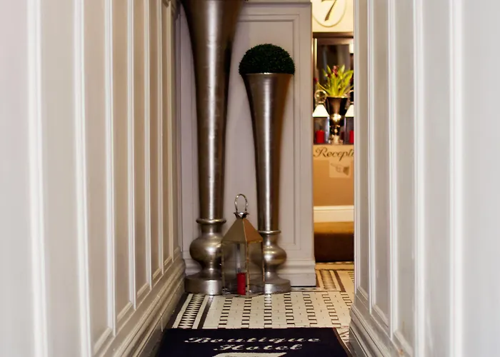 Hotel 7 Cross Street