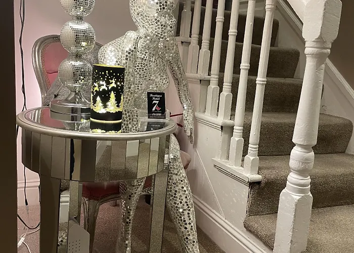 Hotel 7 Cross Street