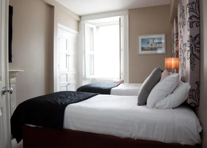 Hotel 7 Cross Street